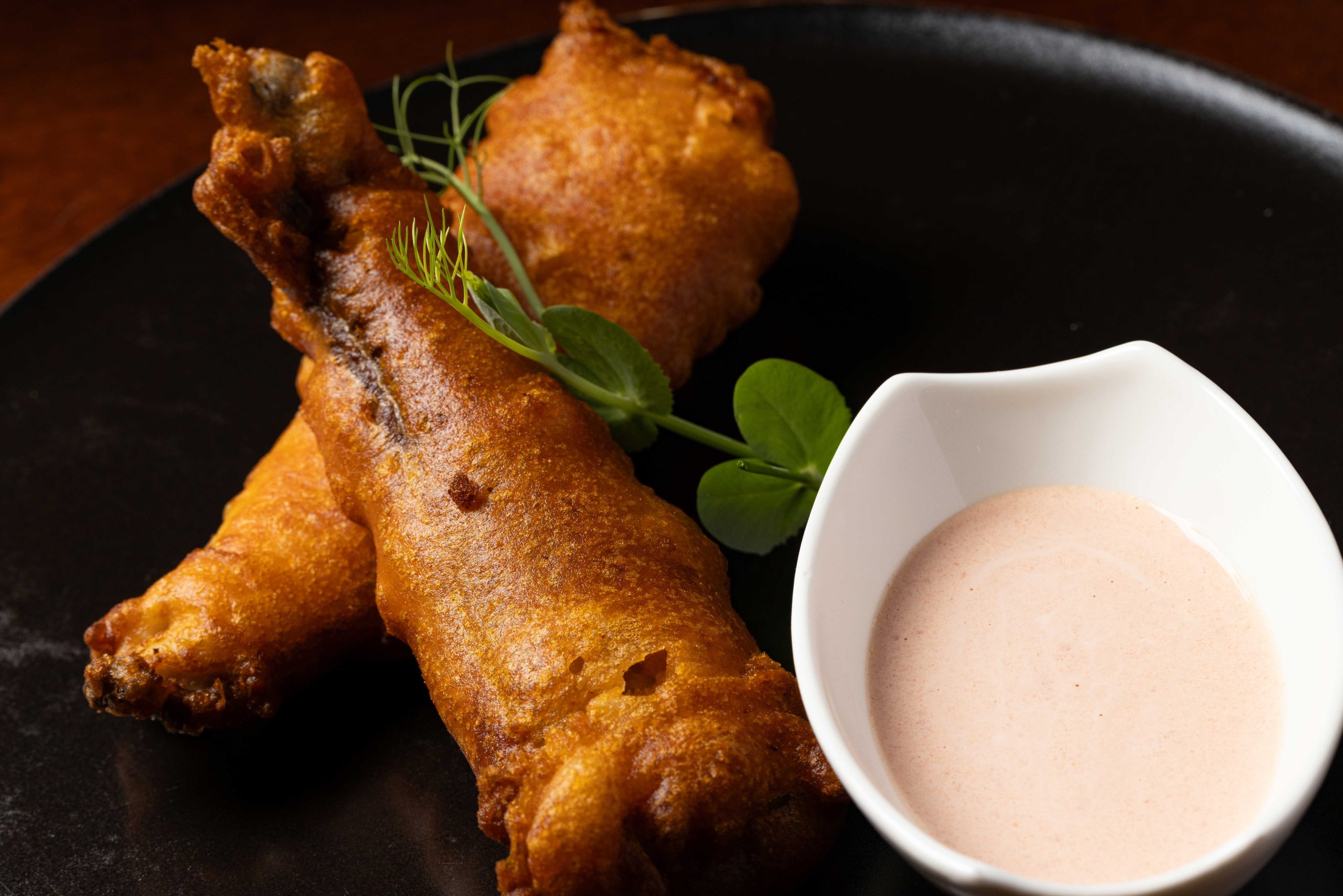 Kibbeling, breaded fish chunks with tomato batter and mayonnaise